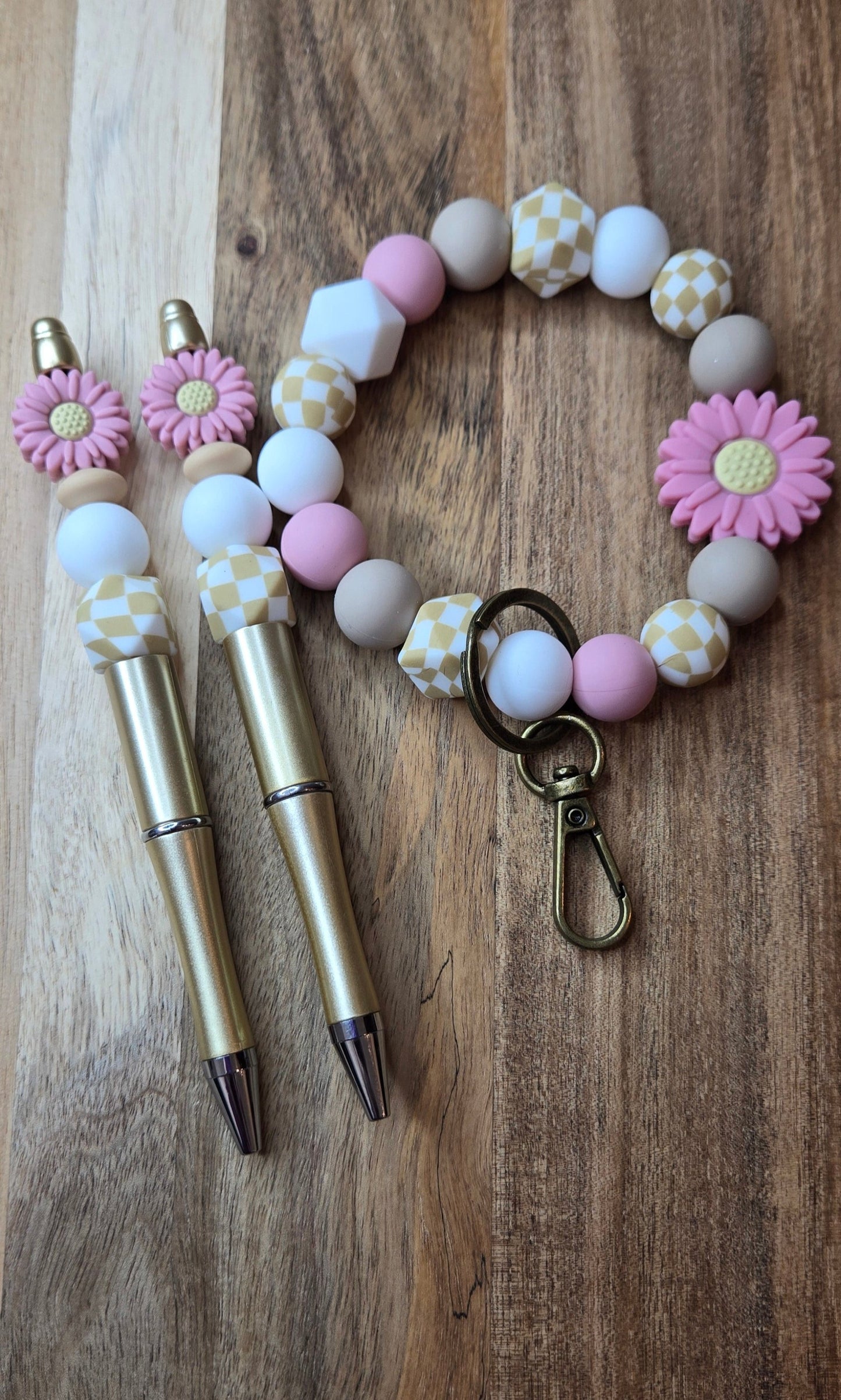 Tan Checkered with Pink Daisy Pen