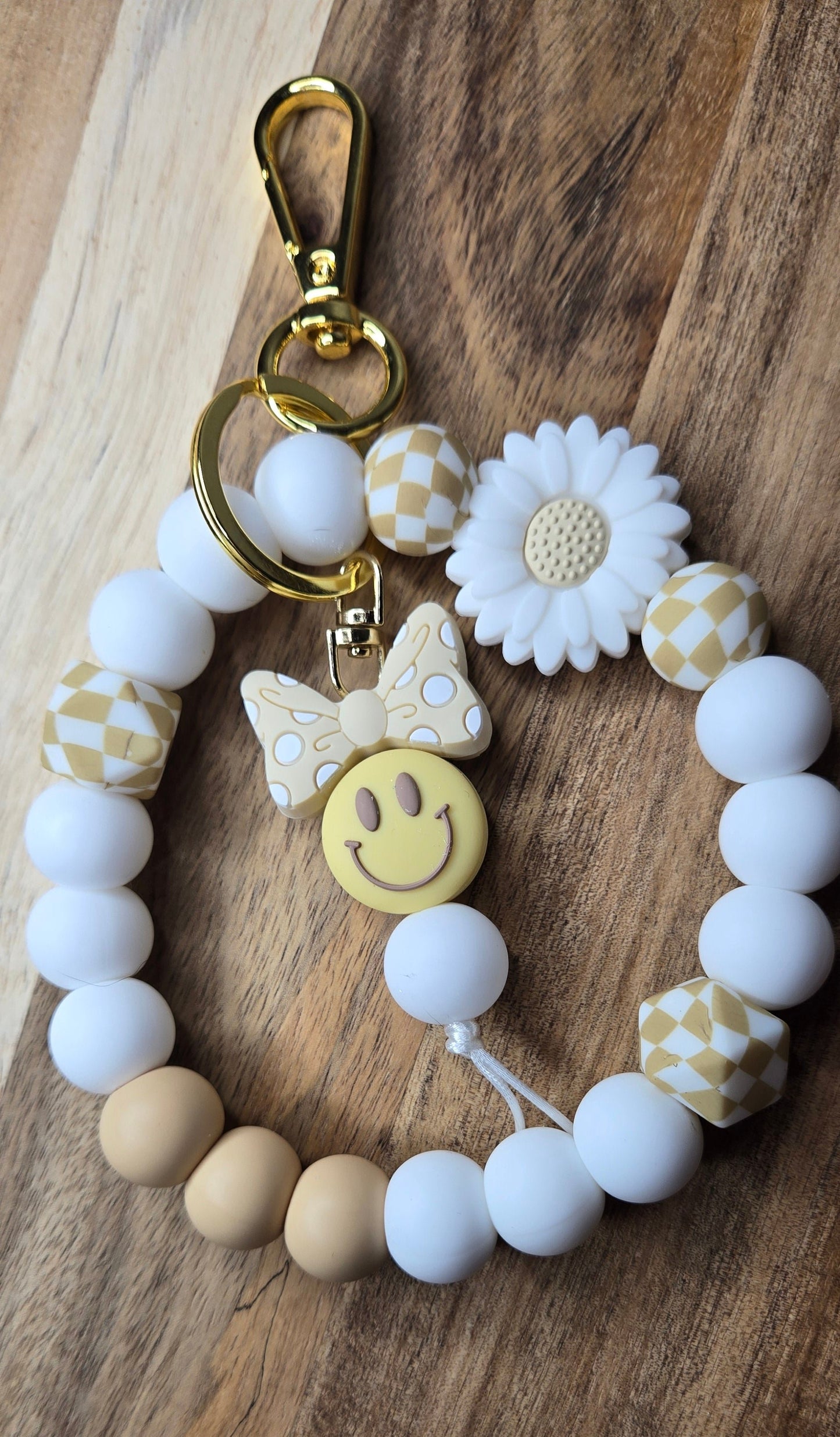 White/Tan White Daisy Wristlet with Bow Smile Tassel