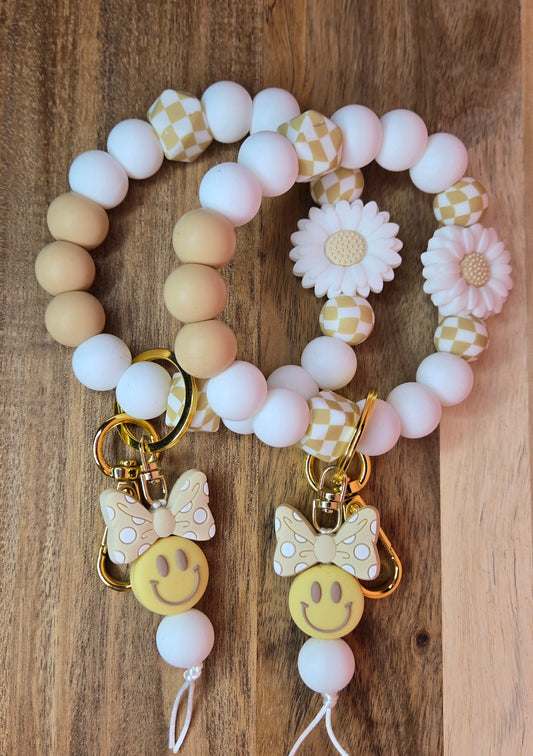 White/Tan White Daisy Wristlet with Bow Smile Tassel
